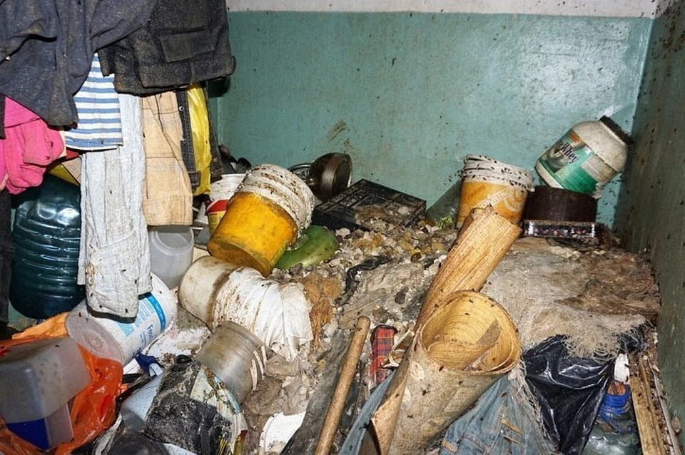По словам жильцов, из квартиры доносился такой ужасный запах, что страдали все жители дома. Фото: архив "КП"