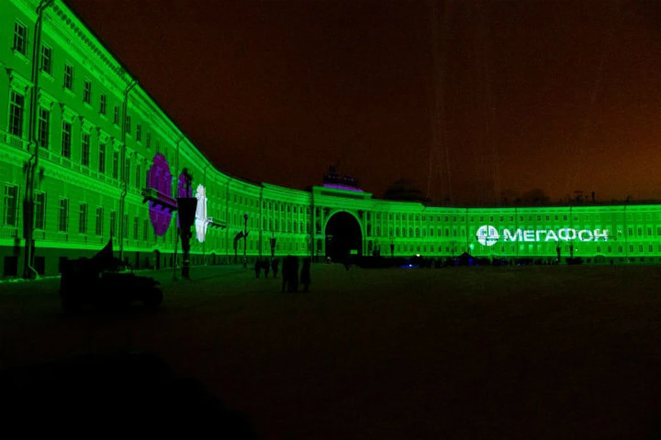 Одним из центральных событий в этот день стало световое шоу «Панорама Блокады».