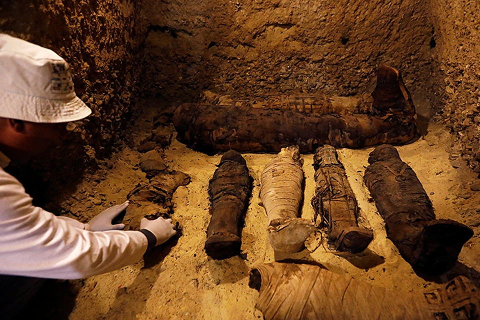 В четырех погребальных камерах покоились 50 мумий, в том числе и останки 12 детей