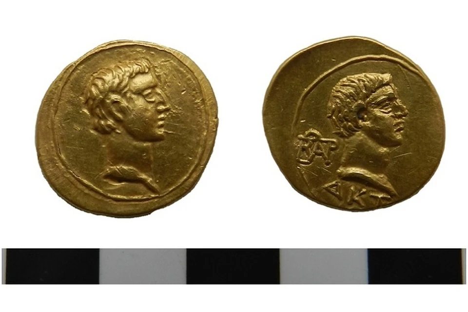 Одна подобная монета хранится в Государственном Эрмитаже, вторая - в Нумизматическом обществе Берлина. Третья все это время находилась в земле. Фото: МарГУ