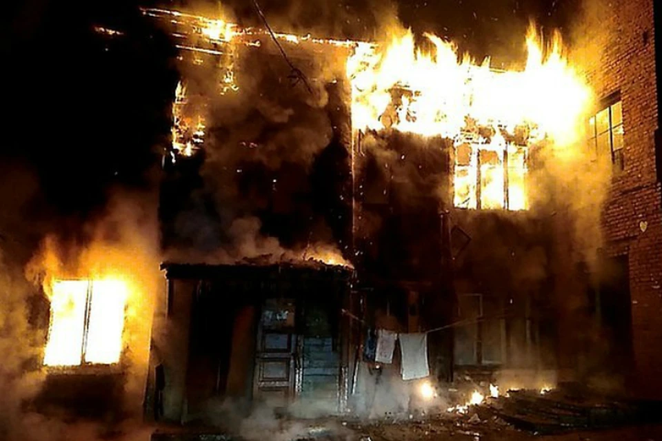 Мама погибла, отец в больнице, а ребенка нашли под завалами: пожар в центре Хабаровска унес две жизни