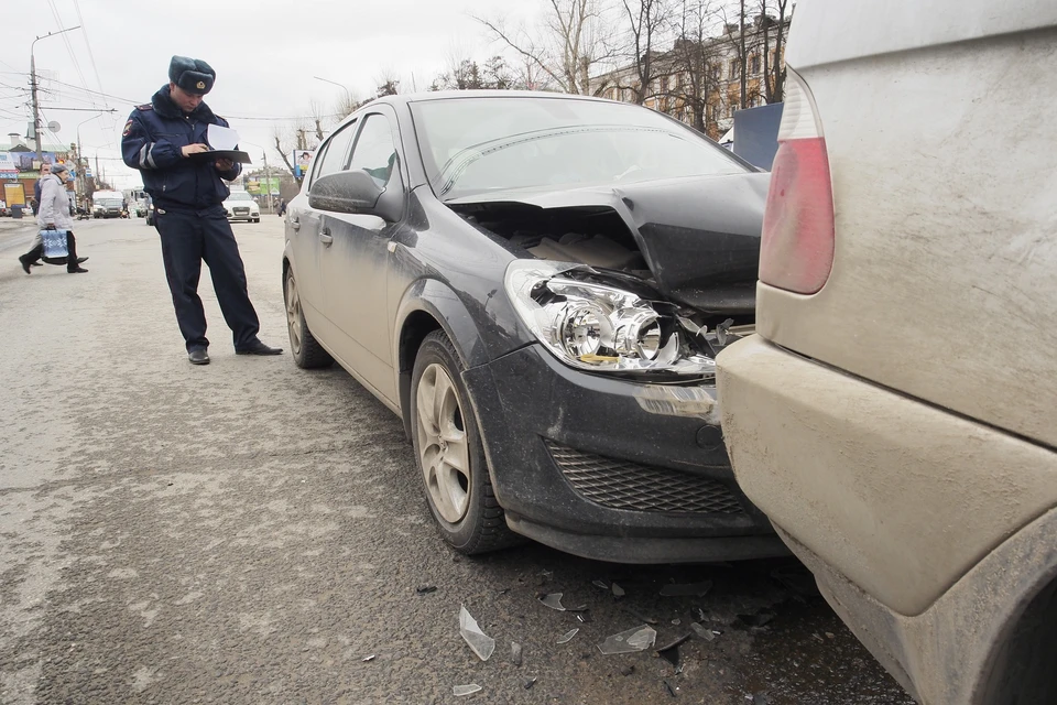По статистике, в прошлом году в России произошло более 4 тысяч аварий с пострадавшими из-за наезда на стоящие транспортные средства.