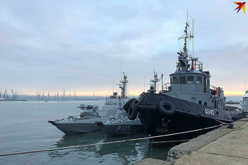 Два бронекатера и буксир ВМС Украины были задержаны в Керченском проливе. Фото: источник КП