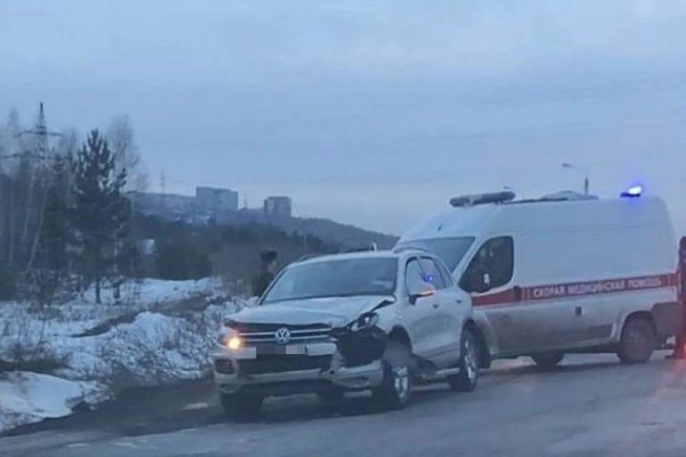 ДТП в Иркутске: водитель «Volkswagen Touareg» насмерть сбил 12-летнего ребенка. Фото: группа ДТП38RUS.