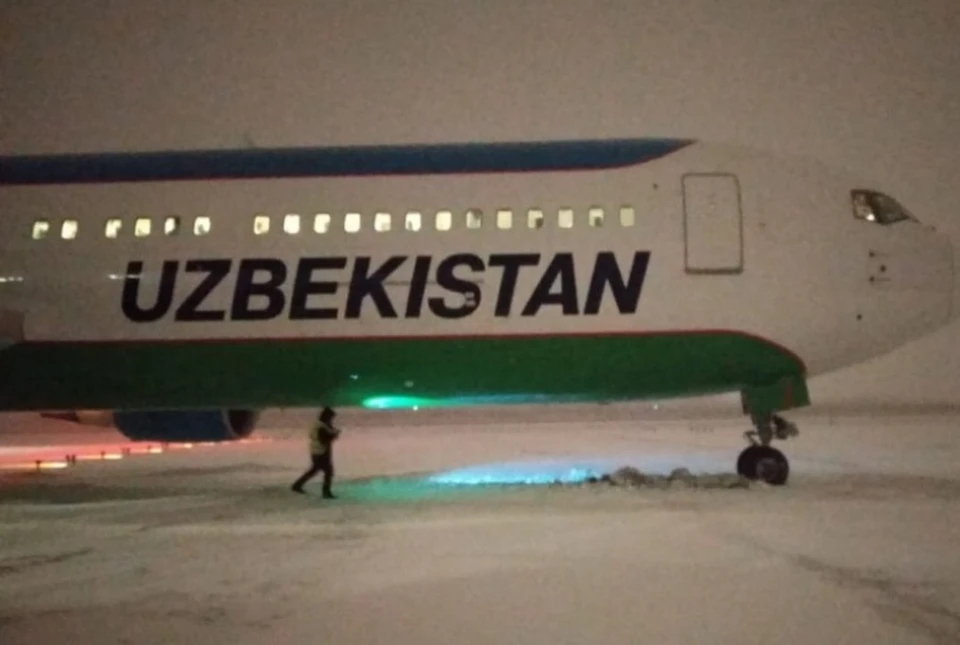 Самолет выкатился за пределы полосы Фото: Северо-Западное управление на транспорте СКР