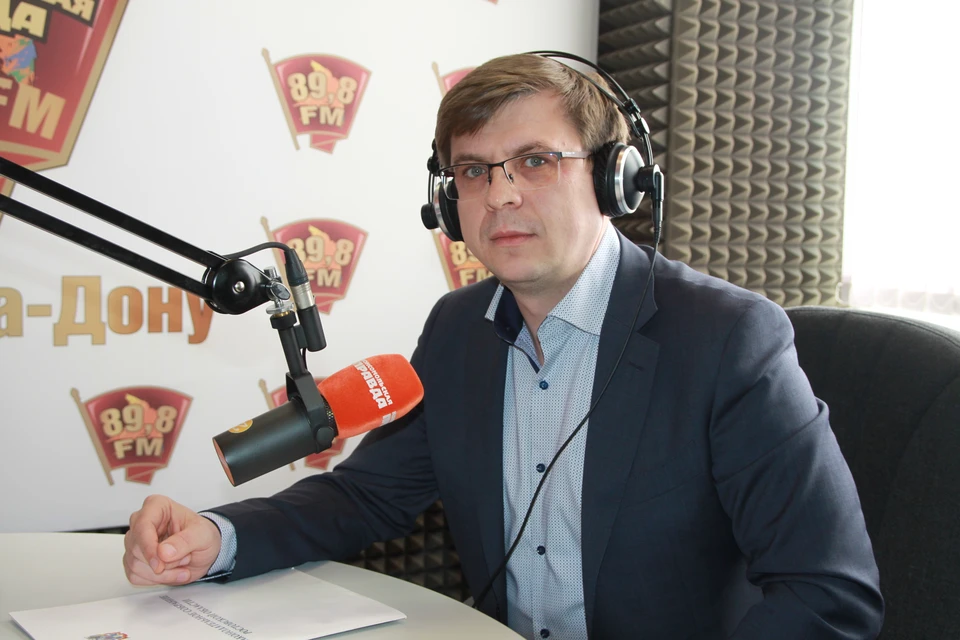 Об инициативах фракции "СР" в Заксобрании в студии радио "КП" рассказал депутат Борис Вальтер.