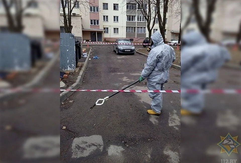Необычную находку обнаружили во дворе девятиэтажки на улице Сердича в Минске 14 марта. Фото: МЧС