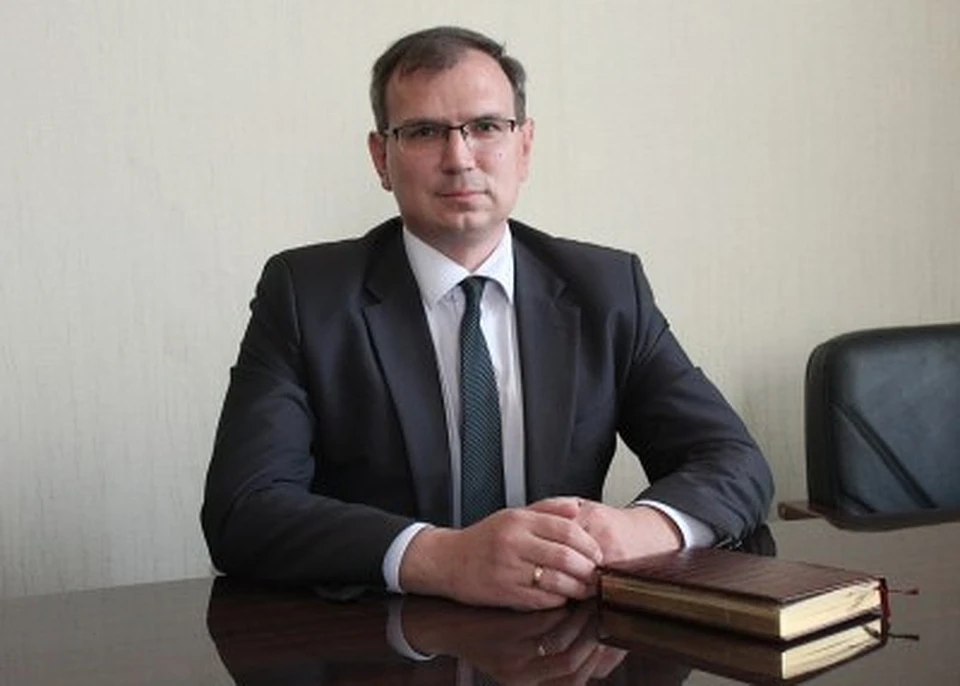 Бывшего исполняющего обязанности заместителя министра строительства и ЖКХ Астраханской области обвиняют по двум статьям.
