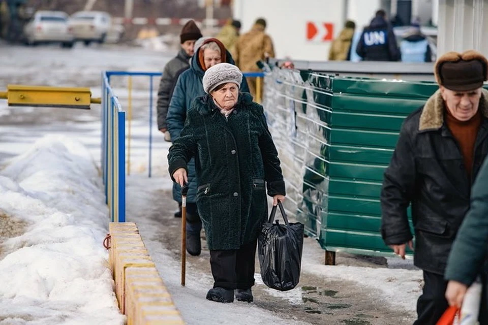 Жертвами обмана часто становятся пенсионеры из республик Донбасса - мошенники знают, что пожилые люди побоятся писать заявление в полицию Украины. Фото: Пресс-служба Мониторинговой миссии ООН в Украине