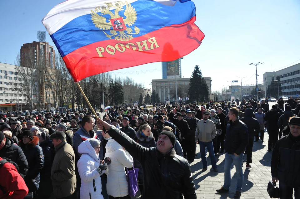 На митингах в 2014 году жители Донбасса надеялись, что скоро они станут гражданами России