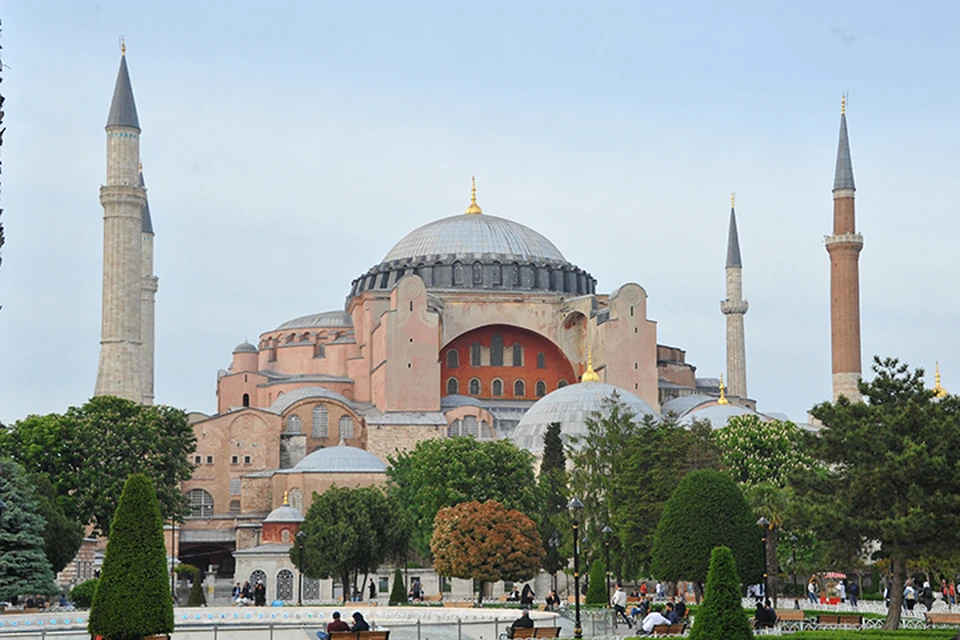 Памятник византийского зодчества VI века после падения Константинополя в 1453 году был превращен из христианского храма в мечеть. А в 1935 году стал музеем