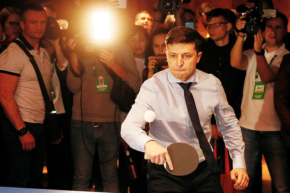 Зеленский по окончании выборов развлекался игрой в настольный теннис