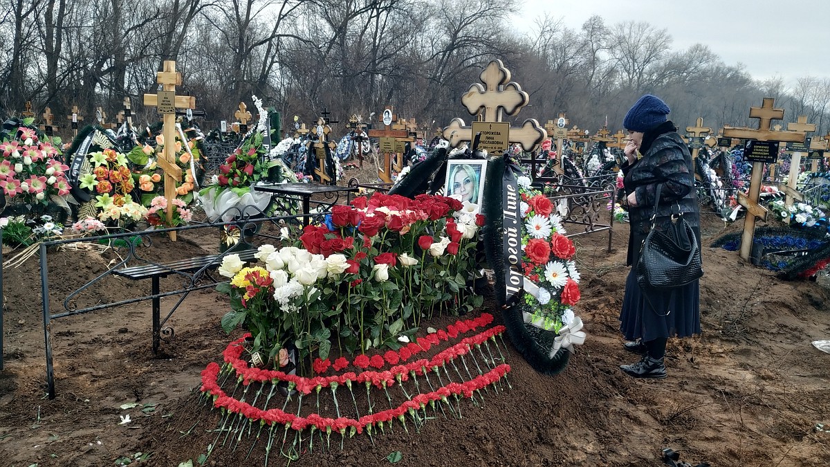 «Она точно влипла в неприятности с деньгами»: в Самаре простились с Линой  Сторожевой, погибшей при загадочных обстоятельствах - KP.RU