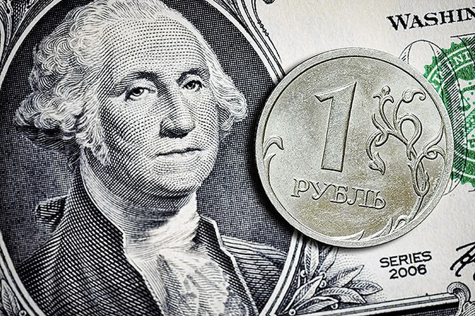 По мнению чиновников, средний курс на этот год - 65,1 рубля за доллар.