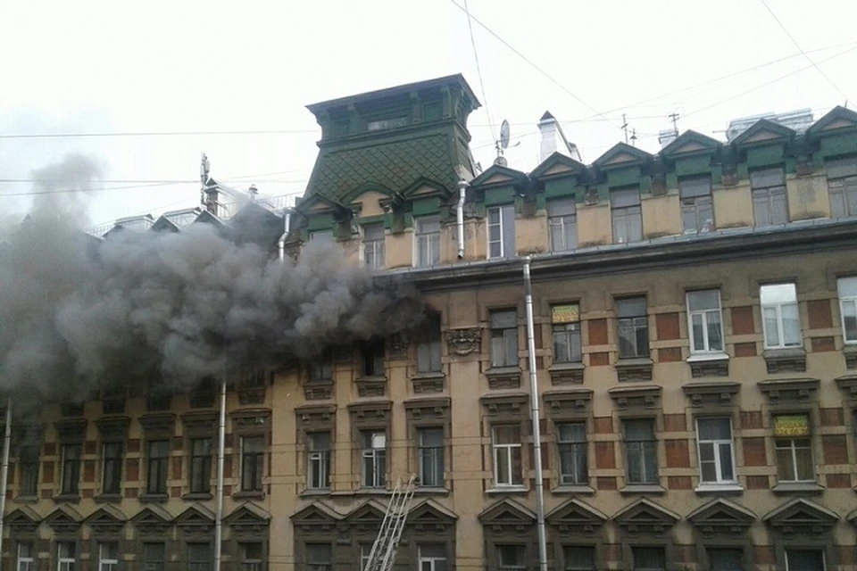 В Петербурге загорелся исторический дом, который находится на реставрации