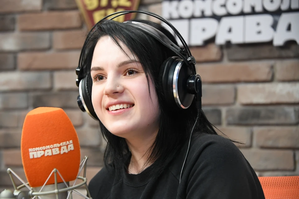 Рита Грачева пришла в гости на Радио «Комсомольская правда», чтобы рассказать, что активно ищет сейчас работу и пишет книгу