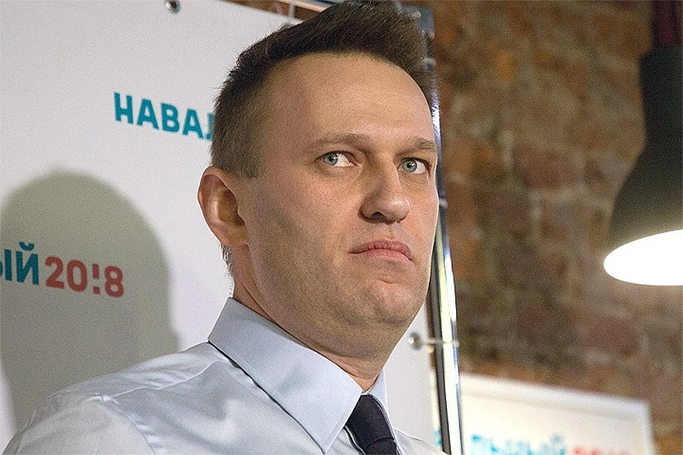 Навальный якобы вообще денег не получает. Но живет он не хуже депутата
