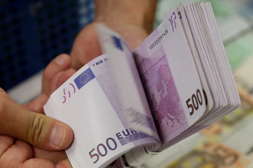 Пока 500-евровые банкноты еще в ходу