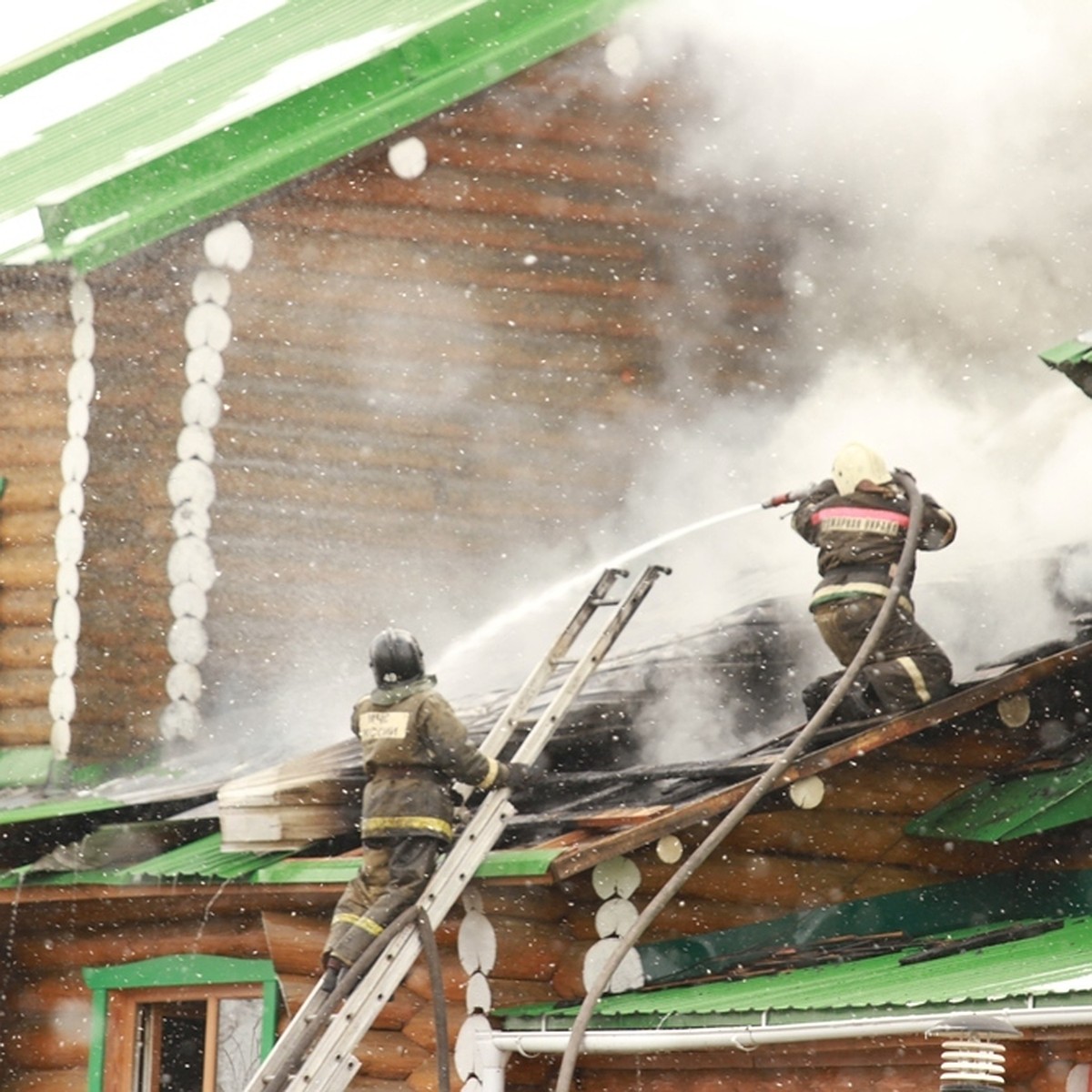 Шестеро детей пострадали на пожаре в деревянном храме Челябинской области -  KP.RU