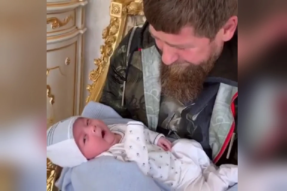 Рамзан Кадыров с внуком на руках