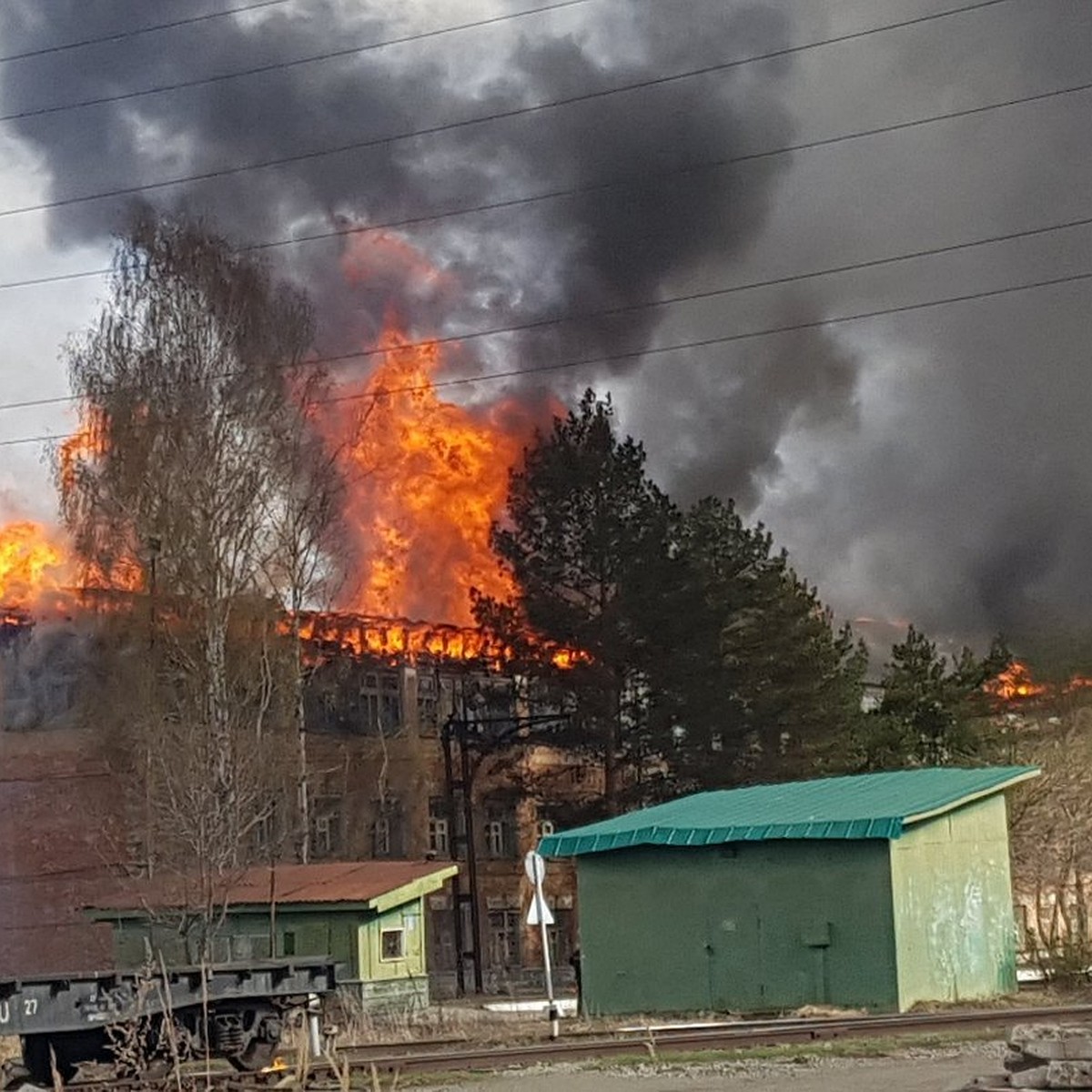 В Пермском крае на территории завода произошел крупный пожар - KP.RU