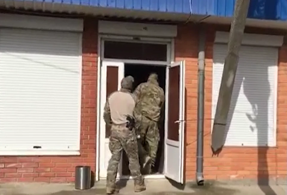 Сотрудники ФСБ обыскали подпольные казино, которые маскировались под компьютерные клубы. Фото: кадр видео