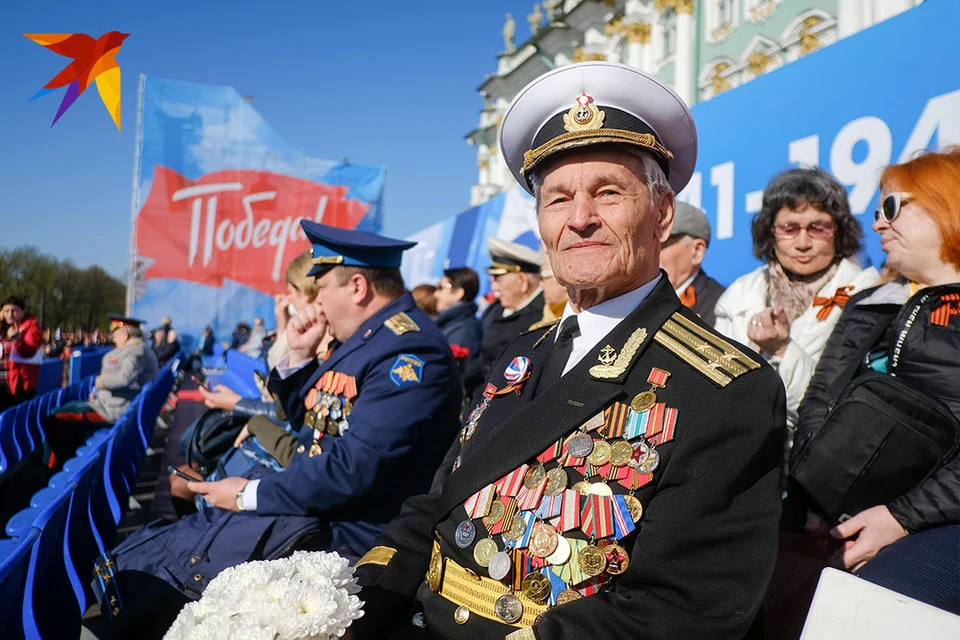 Парад Победы на Дворцовой площади в Санкт-Петербурге