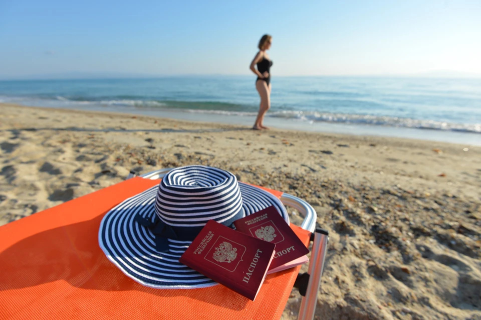 До лета всего две недели. Большинство будущих отпускников уже знают, на каких пляжах будут загорать, выбирают туры, покупают билеты, бронируют отели, а то и чемоданы пакуют.