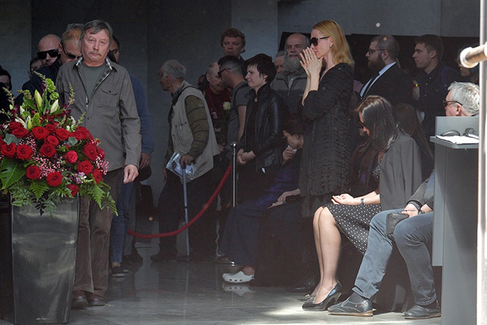Родственники, друзья и поклонники творчества Сергея не сдерживали слез
