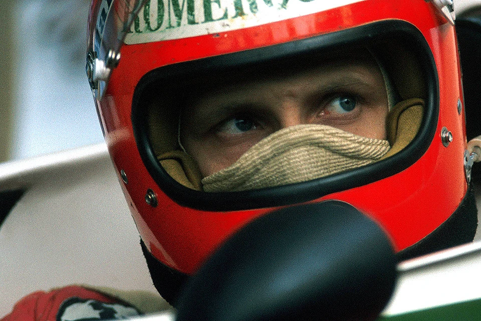 Ники Лауда за рулем болида Формулы-1, 1976 год.