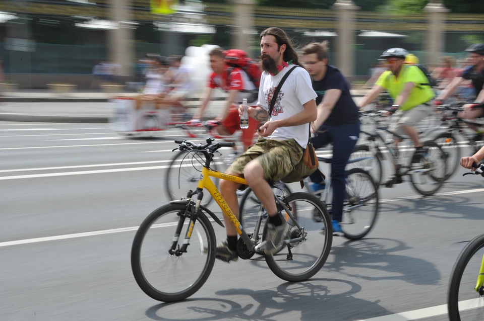 Волгоградский велопарад собирает несколько тысяч велосипедистов.