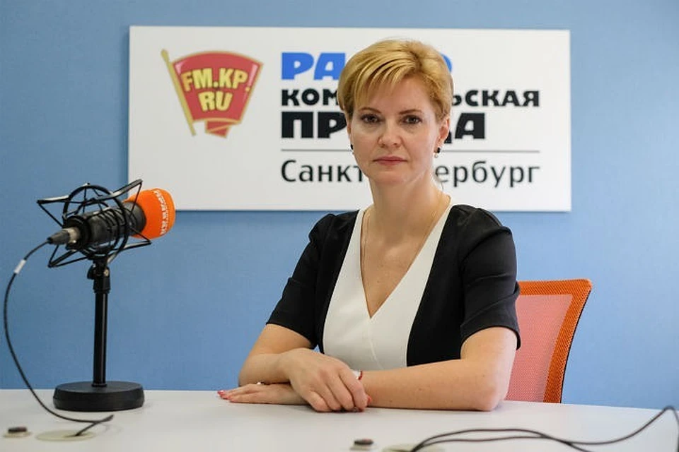 Елена Фидрикова в студии радио «Комсомольская Правда в Петербурге»