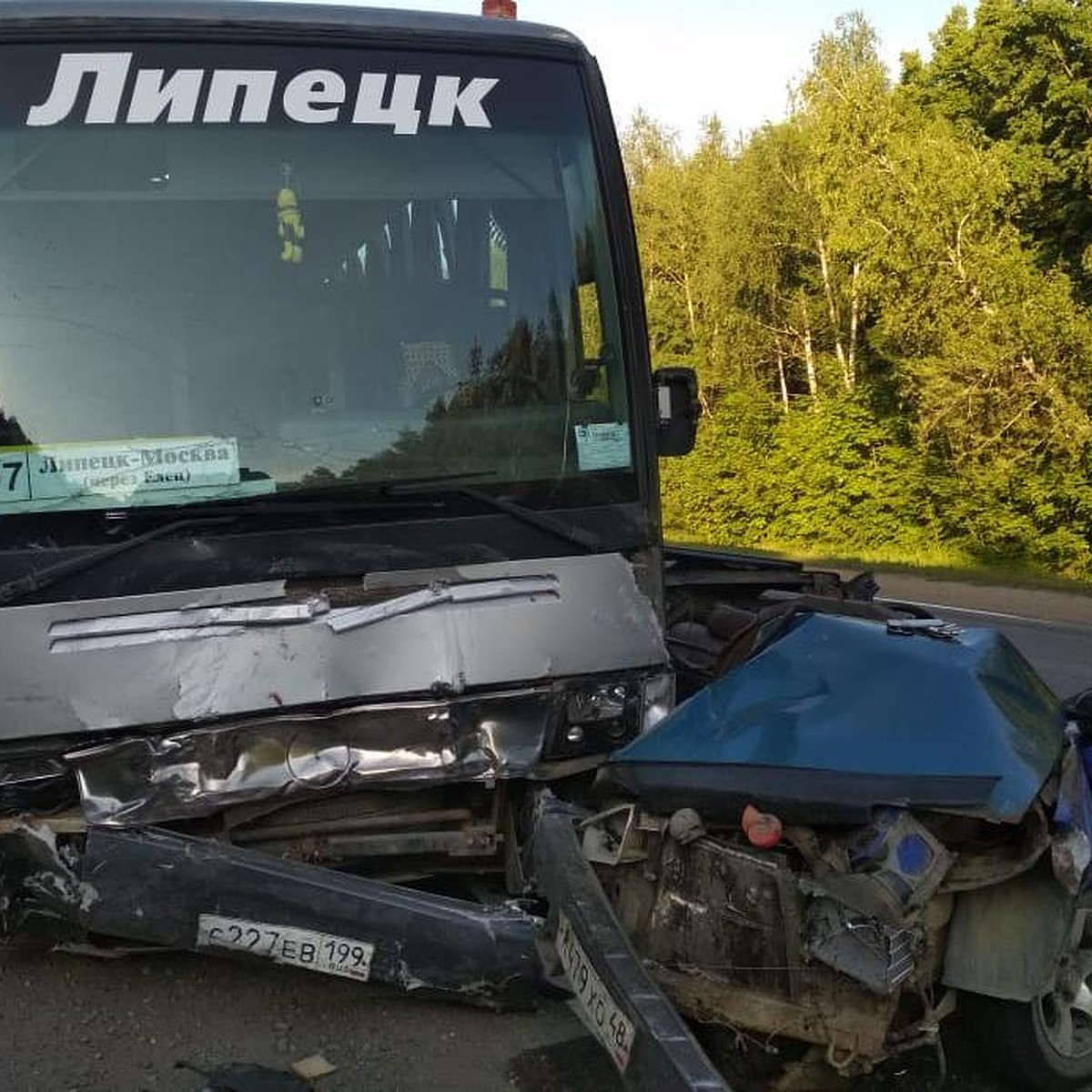 В ДТП с рейсовым автобусом Липецк-Москва и двумя машинами погибли три  человека - KP.RU