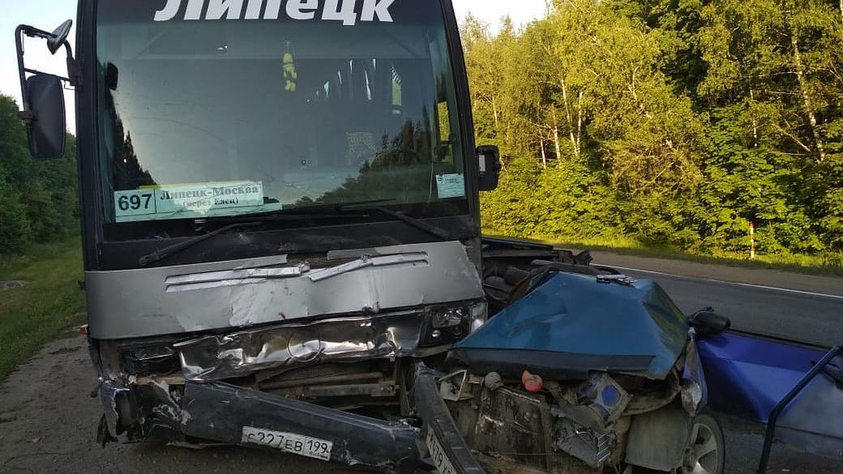 В ДТП с рейсовым автобусом Липецк-Москва и двумя машинами погибли три  человека - KP.RU