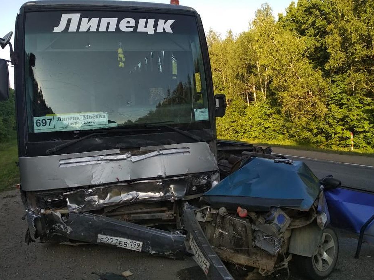 В ДТП с рейсовым автобусом Липецк-Москва и двумя машинами погибли три  человека - KP.RU