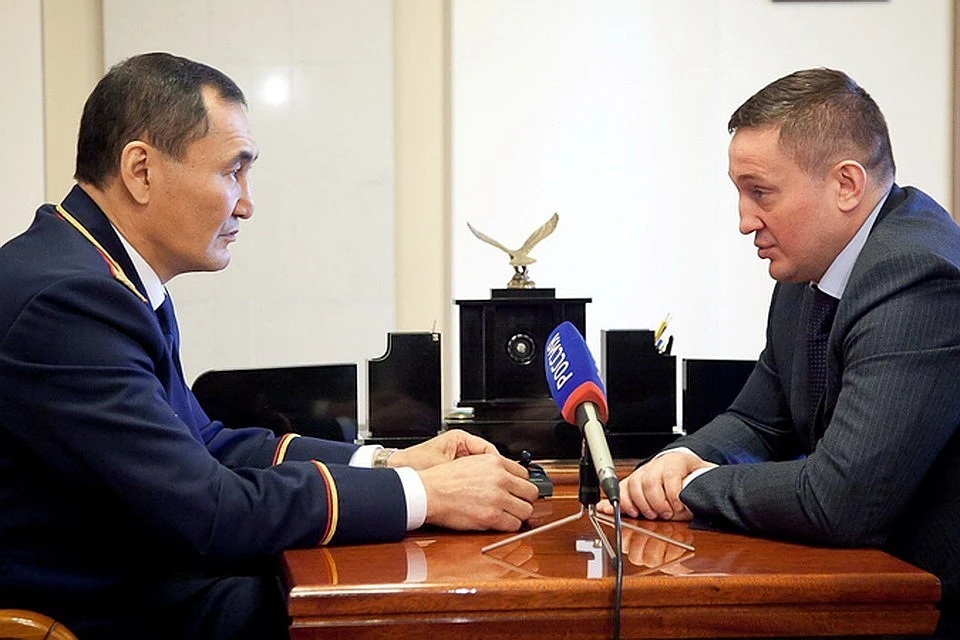 Михаил Музраев и Андрей Бочаров. Фото: администрация области