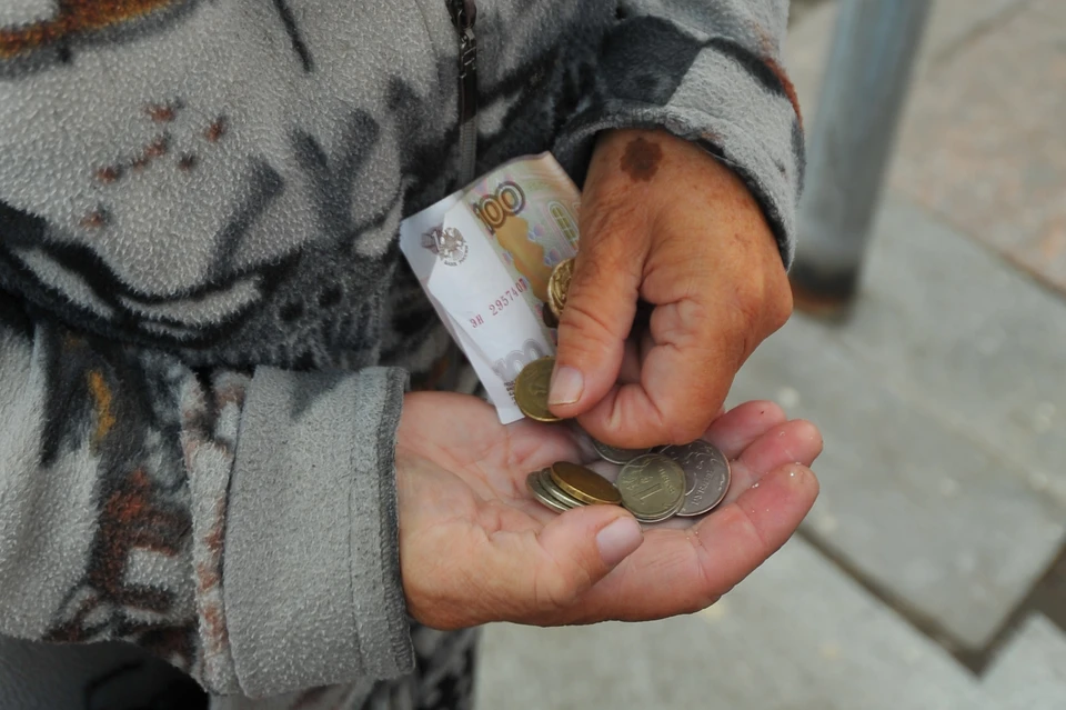 Волонтеры рассказывают пенсионерам, какие основные уловки используют мошенники, чтобы выманить деньги