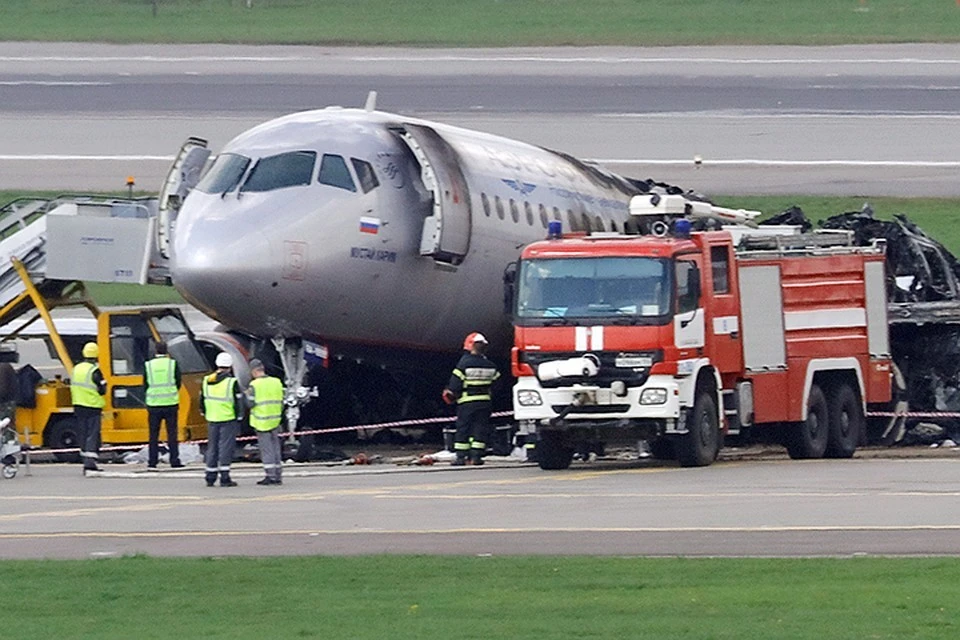 В результате аварийной посадки самолет загорелся, в огне погиб 41 человек.
