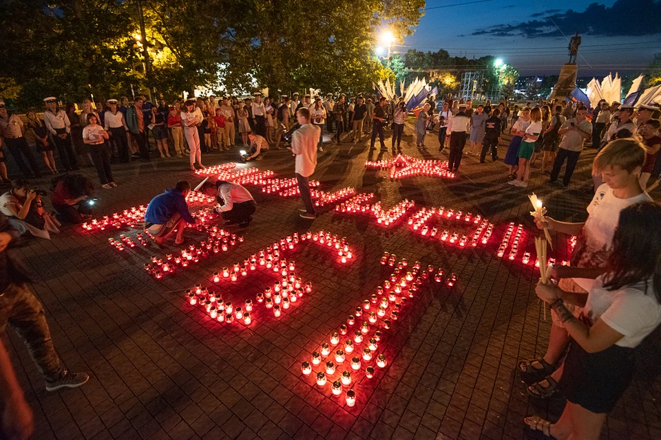 Гости и жители города-героя стали участниками акции «Свеча памяти»