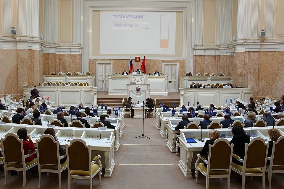 Петербургский ЗакС подвел итоги парламентского года.