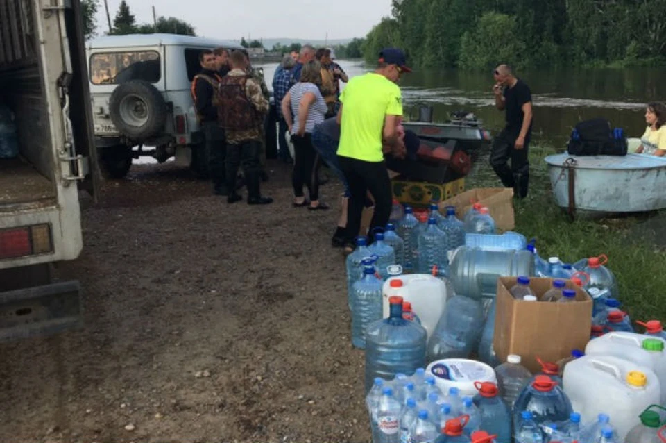 Жителям подтопленных районов Иркутской области собрали более трех тонн гуманитарной помощи. Фото: пресс-служба правительства Иркутской области.
