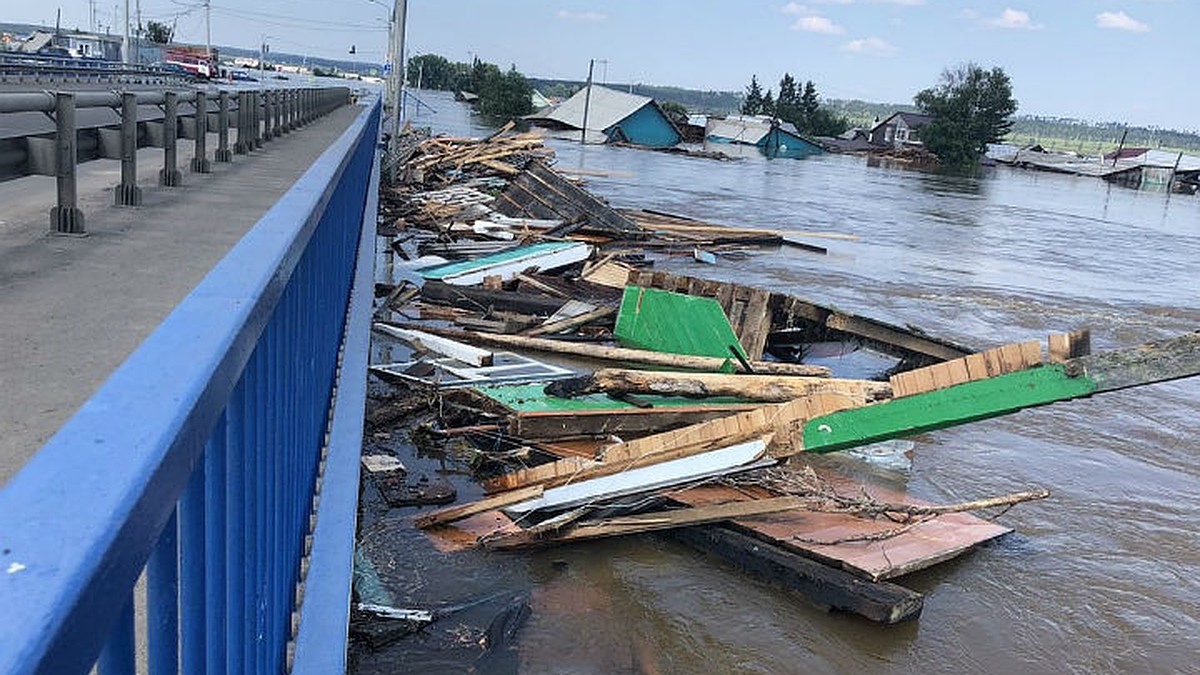 Наводнение в Иркутской области: в Тулуне вода идет на спад - KP.RU