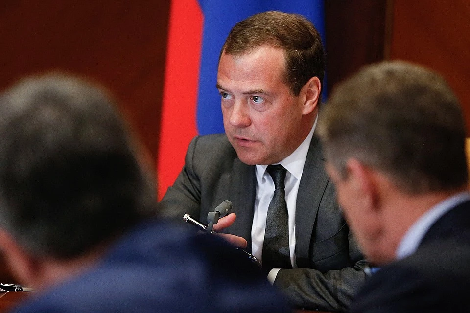 На совещании у Дмитрия Медведева обсуждали цены на бензин. Фото Дмитрий Астахов/пресс-служба правительства РФ/ТАСС