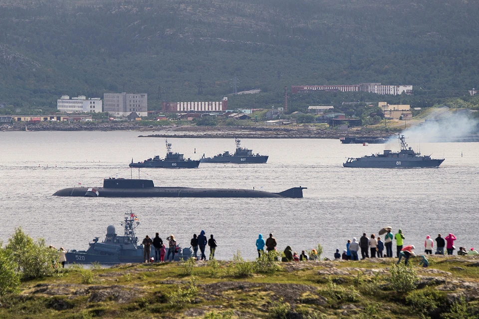 Корабли ВМФ России в гавани военно-морской базы Североморск.