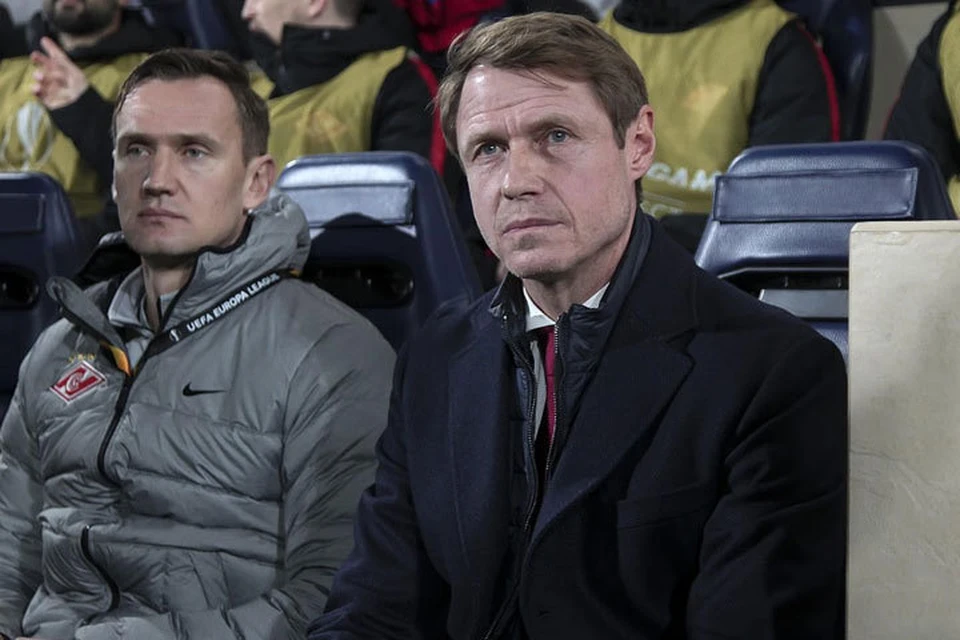 Главный тренер «Спартака» Олег Кононов (справа) станет одним из основных действующих лиц первой трансляции сезона.