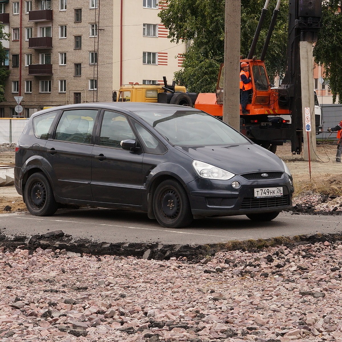 Нашлись владельцы авто, брошенных на стройплощадке «МакДональдса» в Гомеле  - KP.RU