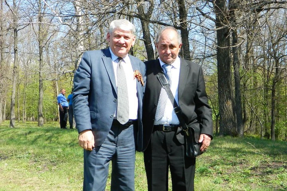 Наиль Давлетов (на фото справа) хочет разыскать родственников бойцов Фото: из личного архива Наиля Давлетова
