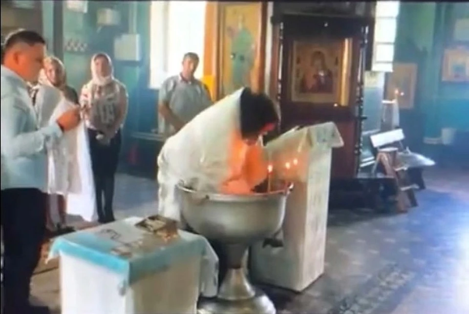 Священник из Гатчины отрицает, что покалечил младенца во время крещения