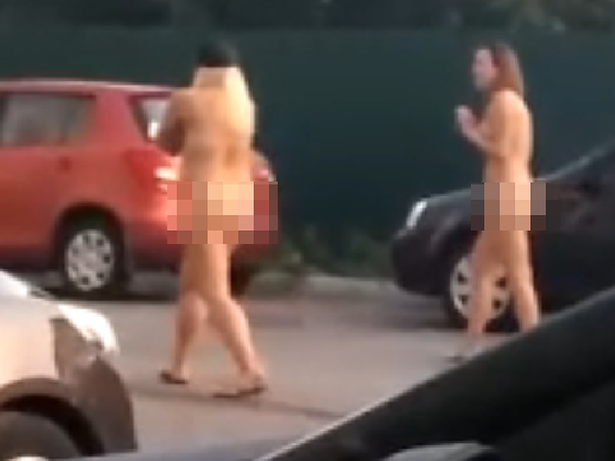 голые девушки у водоемов