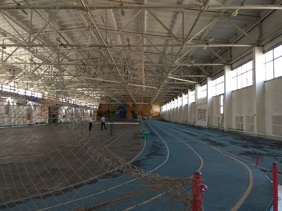 край манежа